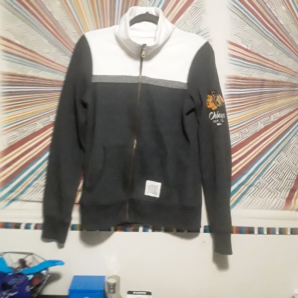 OriginalRetroBrand Women ChicagoBlackhawks Sweater - Picture 16 of 16